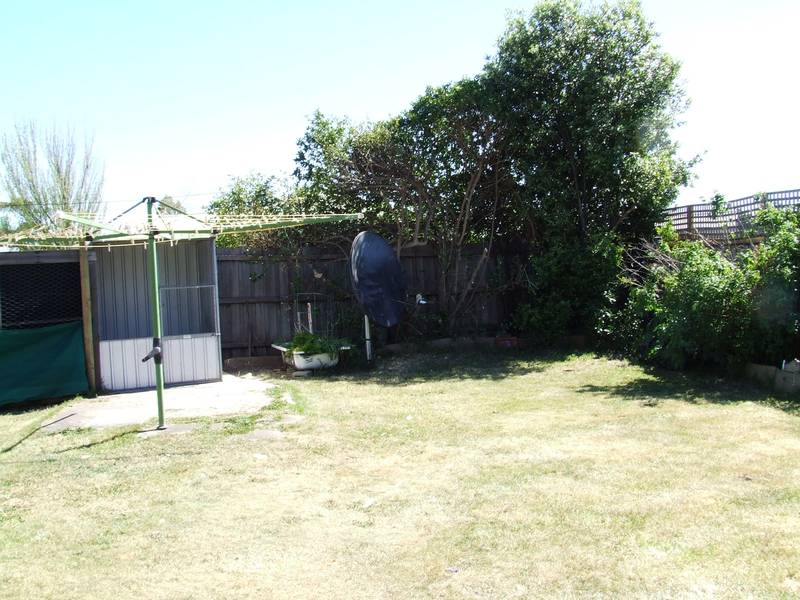 Previously Listed for Offers $190,000 - Owners want it SOLD. Picture 3