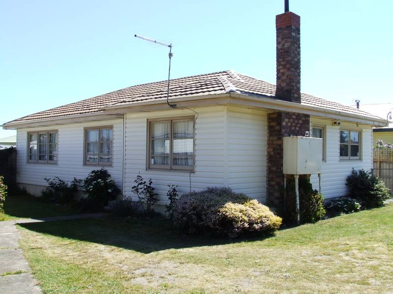 Previously Listed for Offers $190,000 - Owners want it SOLD. Picture 1
