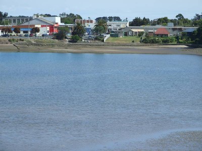 Spacious family waterfront home........................... Picture Spacious family waterfront home........................... Picture