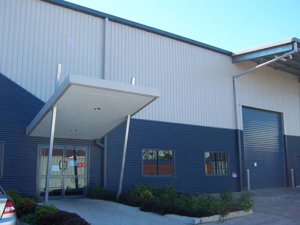 Ideal Distribution Warehouse - Acacia Ridge with Hard Stand Picture 2