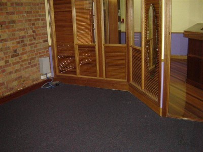 Ground level office 82m2 partitioned with charm Picture