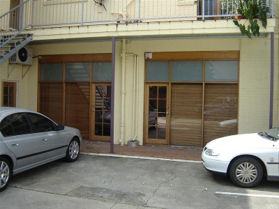 Ground level office 64m2 partitioned with charm Picture