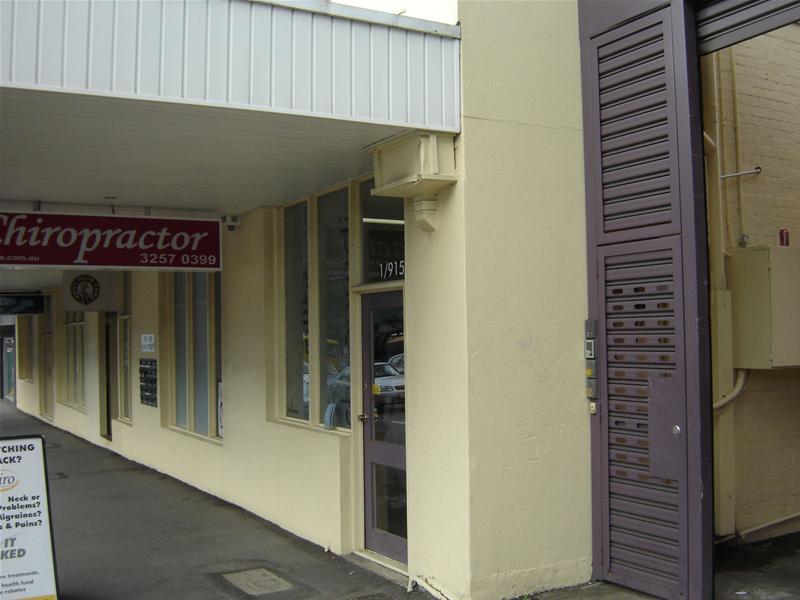 Ground level office 64m2 partitioned with charm Picture 2