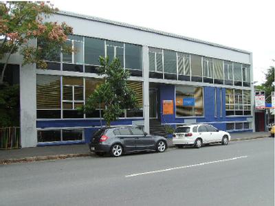 114m2 office/showroom/restaurant in Valley Picture