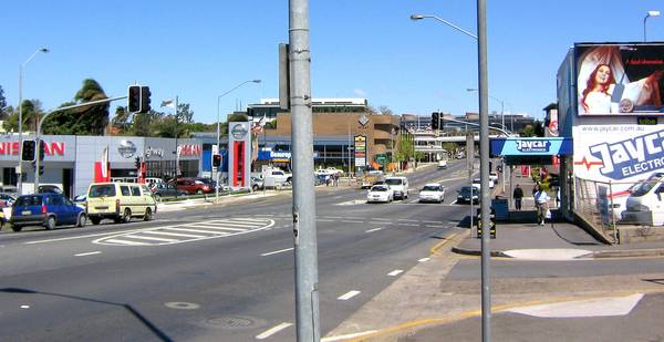 Ipswich Rd Exposure - Opposite Metro Ford - Suit Retail or Office Picture 2