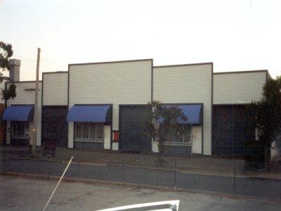 Cheap Office/Warehouse Picture