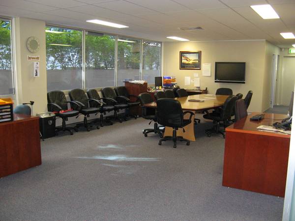 255m2 Ground Floor Office - 3 Car Parks Picture 1