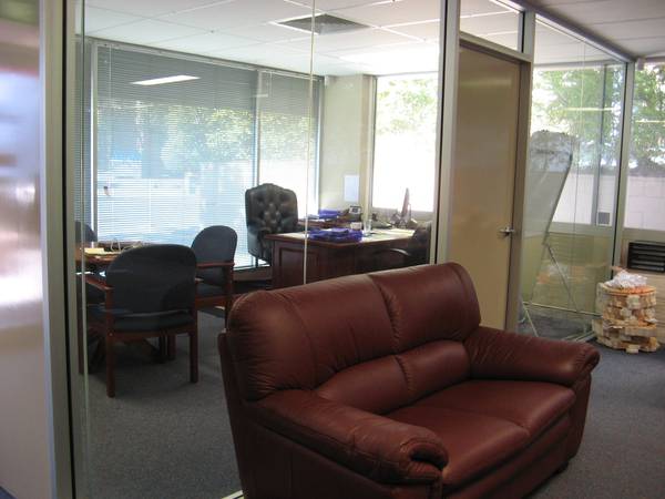 255m2 Ground Floor Office - 3 Car Parks Picture 2