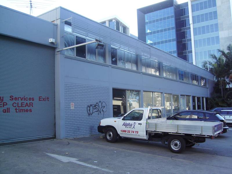 Office/Warehouse in Great Location Picture