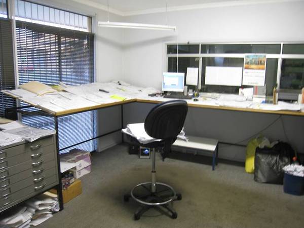 Office/Warehouse Woodridge Picture 3