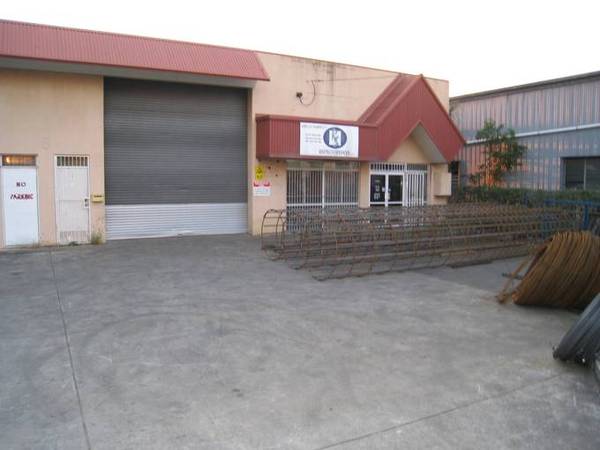 Office/Warehouse Woodridge Picture 1