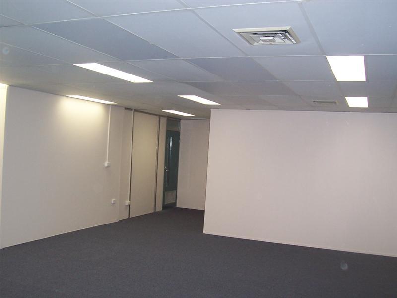 FANTASTIC SPRINGWOOD ICON BUILDING 216m2 OFFICE Picture 3