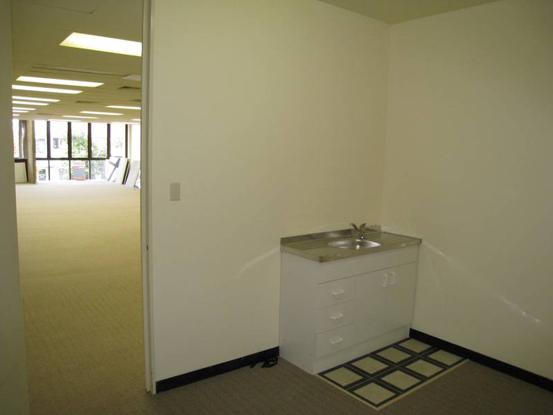 Office/Retail - Moorooka Business Center Picture 3