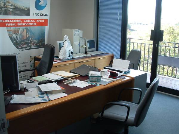 Fantastic Top Floor Office - 186m2 Partitioned - 4 cars Picture 2