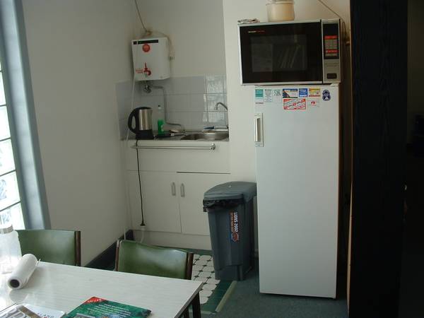 Fantastic Top Floor Office - 186m2 Partitioned - 4 cars Picture 3