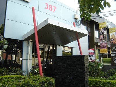 Awesome Office/warehouse 1,329m2 West End Fashion Strip Picture