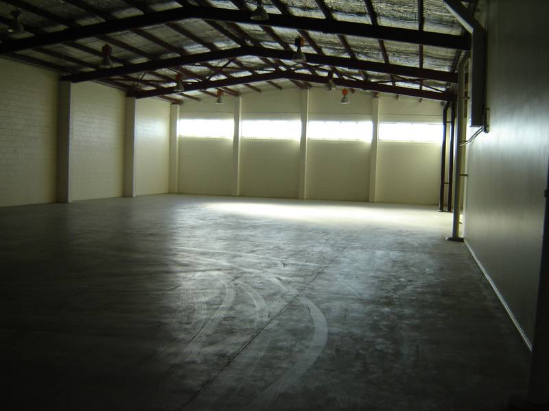 Awesome Office/warehouse 1,329m2 West End Fashion Strip Picture 3