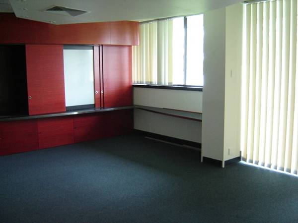 Large Stand Alone Building Lease two levels 1,562m2 Office small warehouse Picture 3