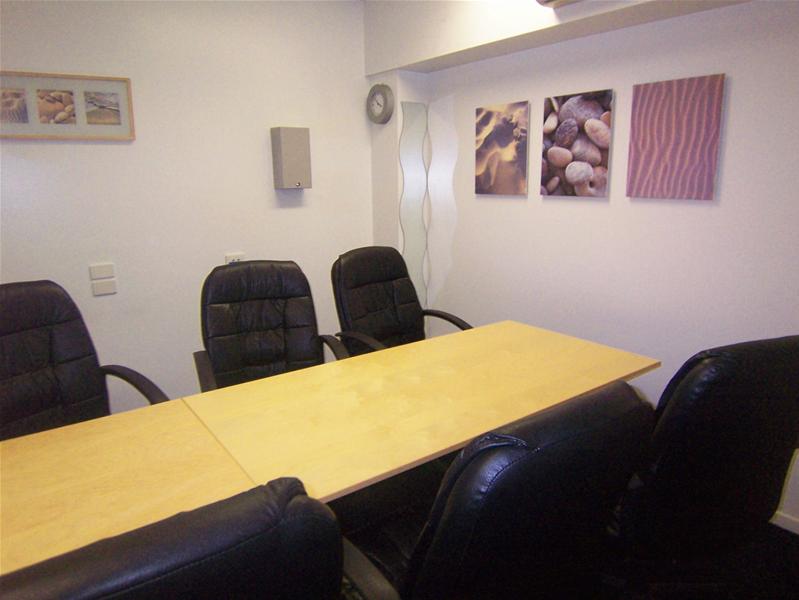 RETAIL/OFFICE INVESTMENT Picture 3