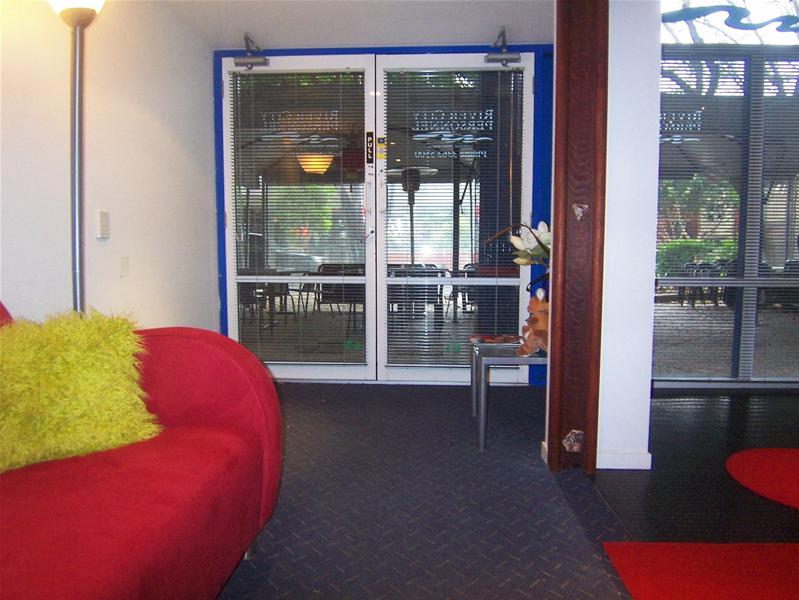 RETAIL/OFFICE INVESTMENT Picture 2