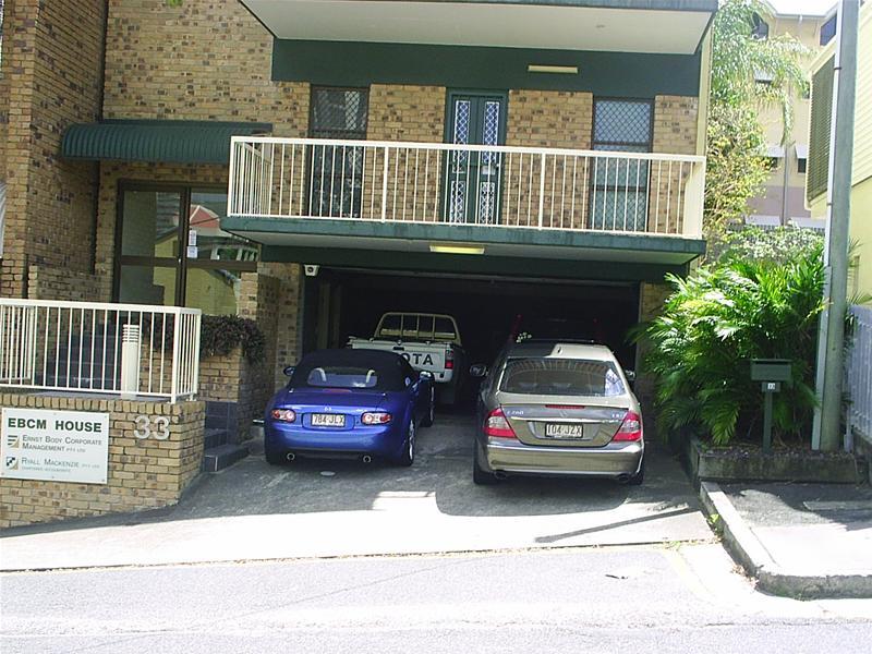 SPRING HILL Freehold Building FOR SALE Picture 2