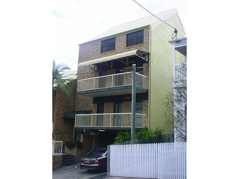 SPRING HILL Freehold Building FOR SALE Picture 1