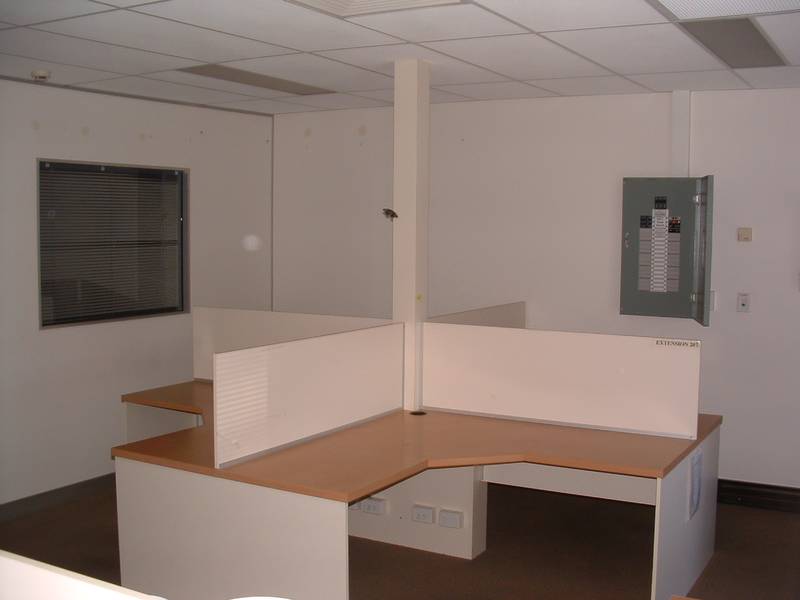 142m2 Office with Reception and 3 parks Picture 3