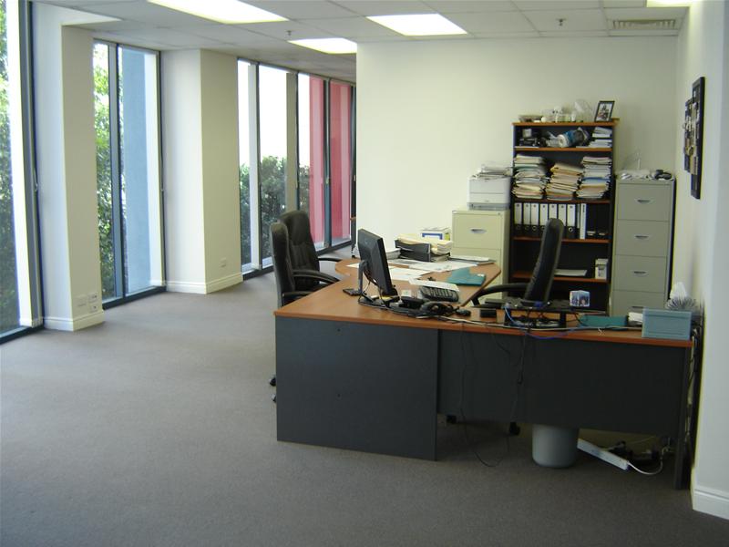 First floor Office 121m2 River View Great Location Picture 1