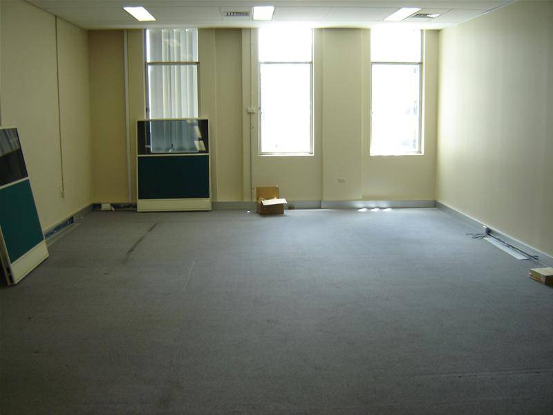 Open plan office 94m2 Spring Hill Picture 1