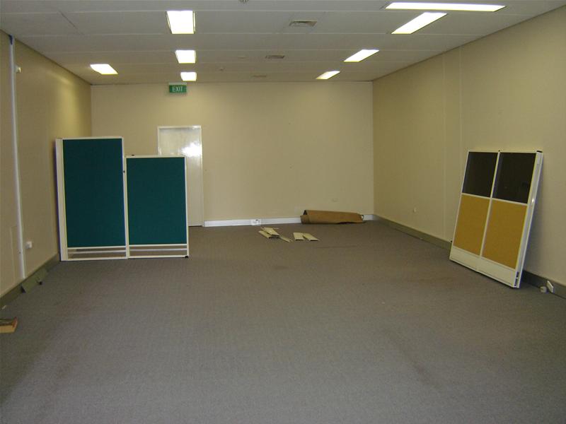 Open plan office 94m2 Spring Hill Picture 2