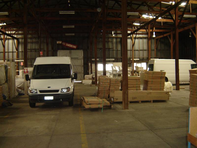 Cheap Warehouse 2,500m2 Northside Picture 1