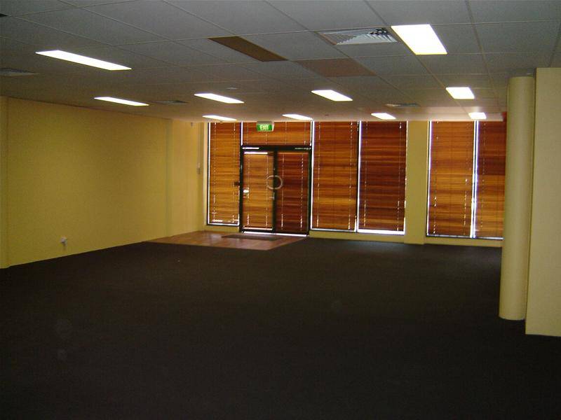 239m2 Street Gnd level Office/showroom with Huge Exposure Picture 2
