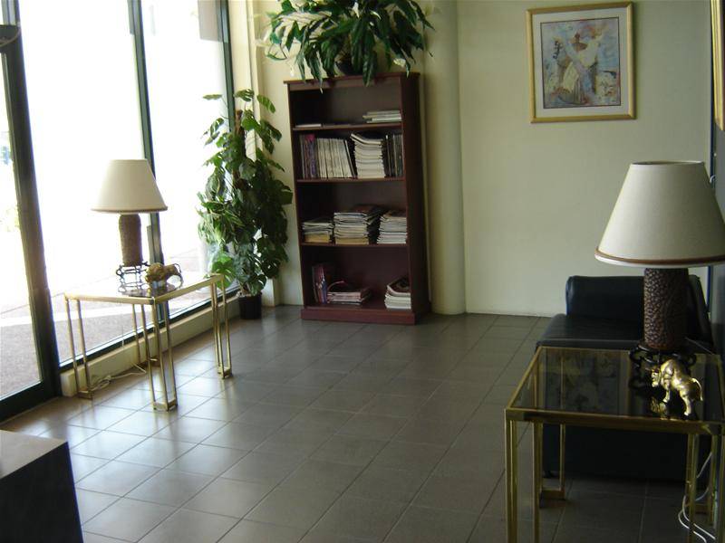 203m2 Street Level Office/Showroom
awesome exposure and Value Picture 1