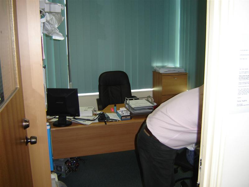 77m2 First Level Office with 2 Parks Sale/Lease Picture 2