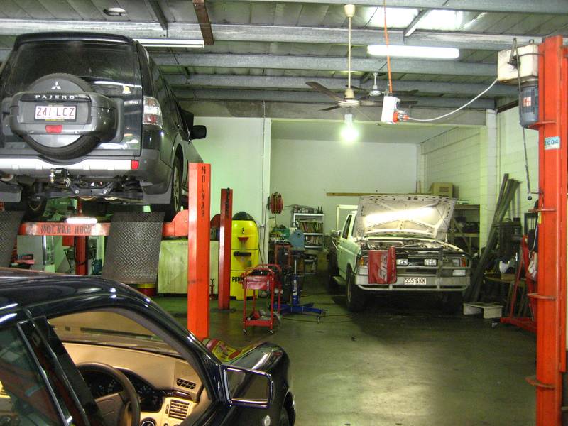 Small Warehouse or Workshop At Newstead Picture 3