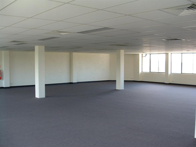 Whole Top Floor Bowen Hills + U/C Parking Picture 2