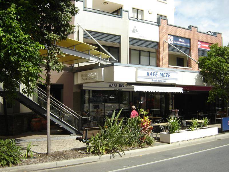 Restaurant fully Licensed fully fitted and furniture included...just move in and trade Picture 3