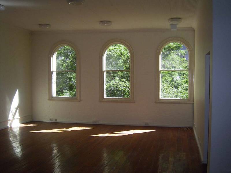 Open Plan 111m2 2nd Floor Office Picture 3