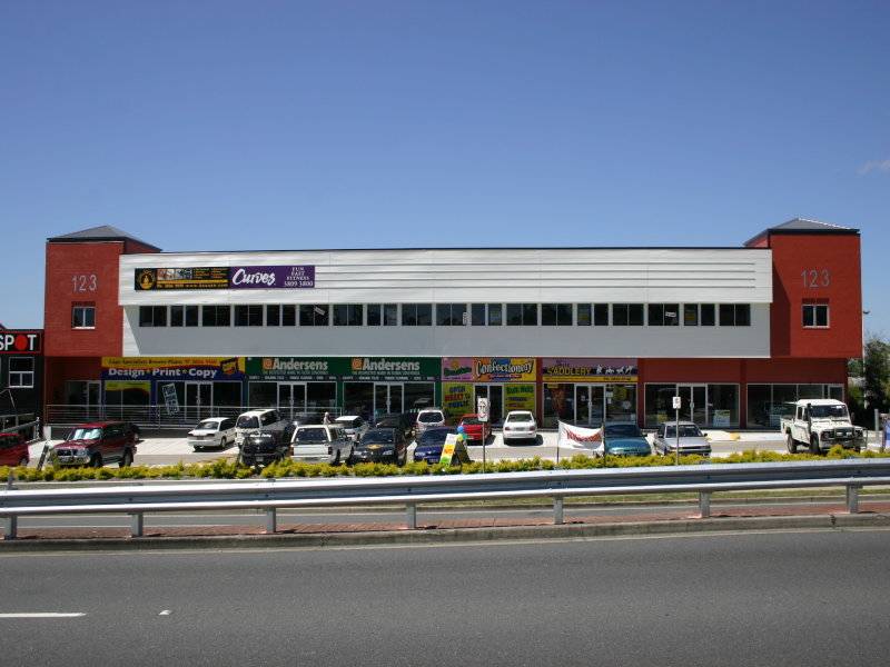 Strata showroom/office glass front 187 to 464m2 Picture 3