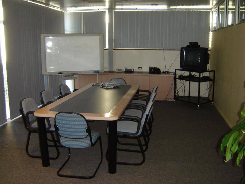 Plush Plush Plush--Two levels office 715m2 with 12 cars Picture 2