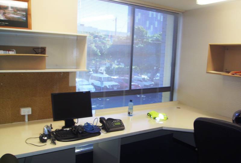OWNER NEEDS TO SELL STRATA UNIT - WOOLLOONGABBA Picture 2