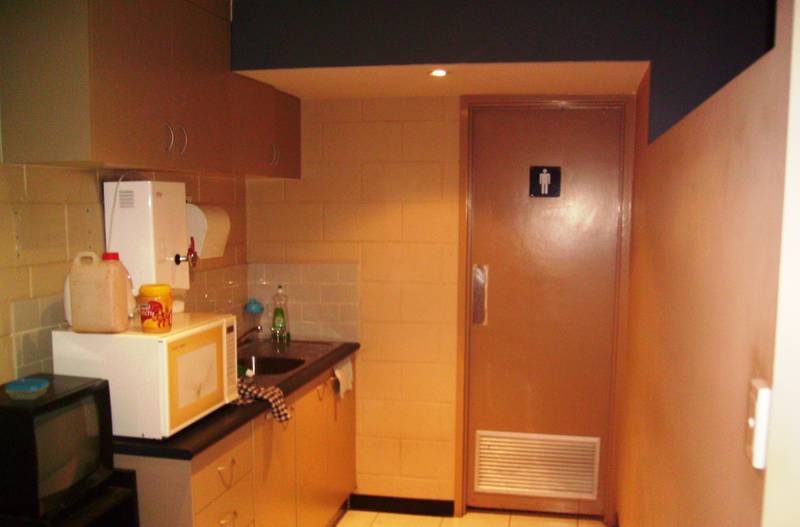 OWNER NEEDS TO SELL STRATA UNIT - WOOLLOONGABBA Picture 3