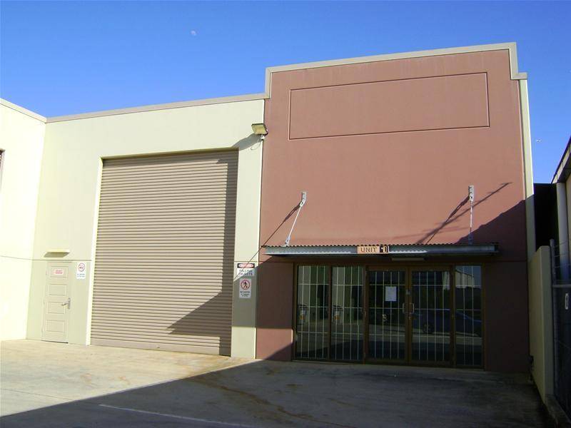 LOOKING FOR A CLEAN TIDY WAREHOUSE SPACE? Picture 1