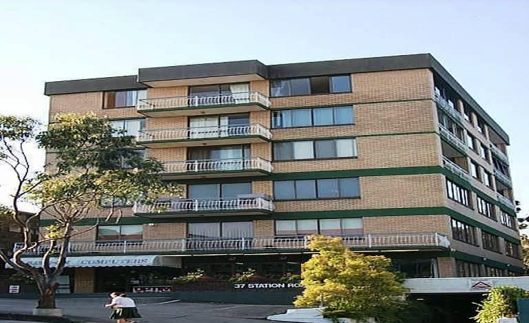 STRATA OFFICE WITH INDOOROOPILLY VIEWS Picture 1