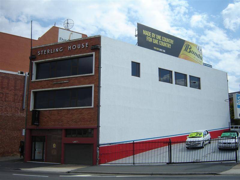 247m2 Over Two Levels CBD/Valley Fringe Picture 2