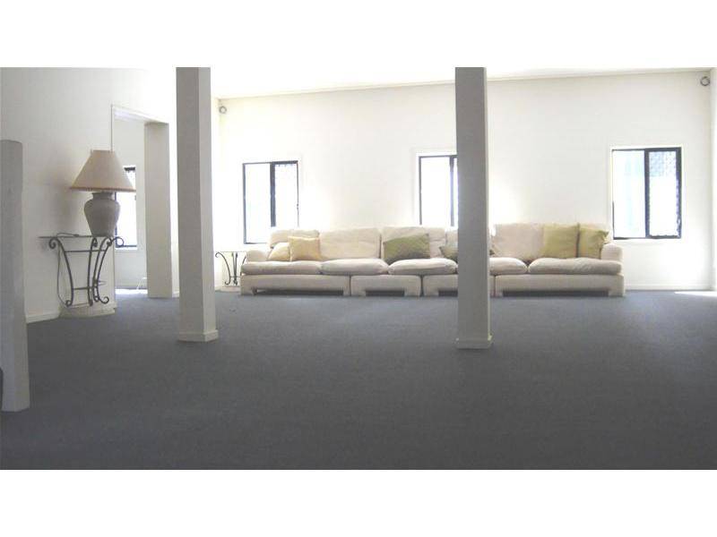 HIGH PROFILE POSITION Picture 3