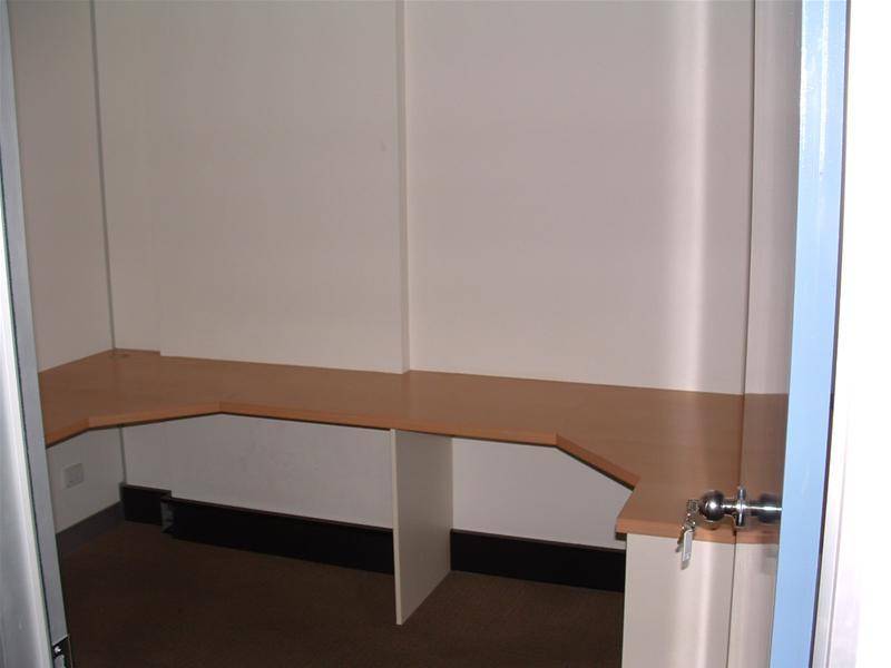 142m2 OFFICE WITH RECEPTION & 3 PARKS Picture 3