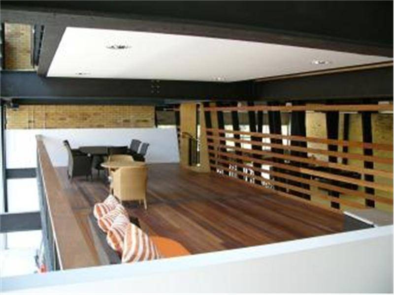 AWARD WINNING BUILDING WITH 260M2 GROUND FLOOR Picture 3