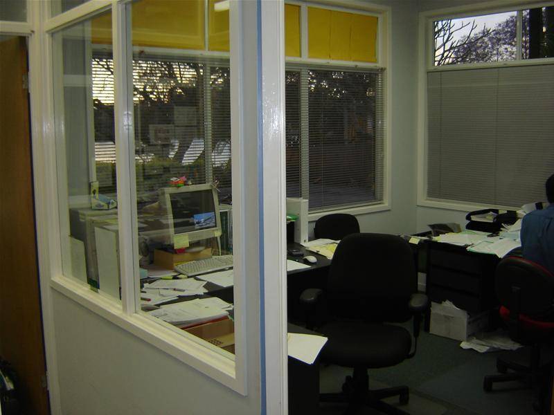 GROUND FLOOR OFFICE @ $250 Gross Picture 3