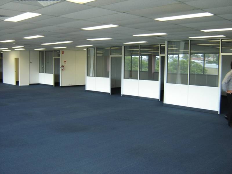 Large Stand Alone Building Lease two levels 1,562m2 Office small warehouse Picture 3